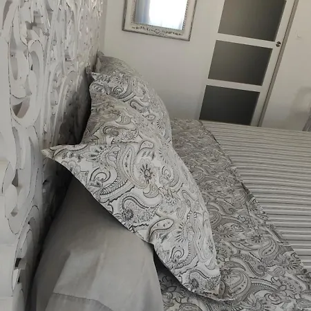 La Maison De Marie A 8 Mn Des Plages Bed & Breakfast